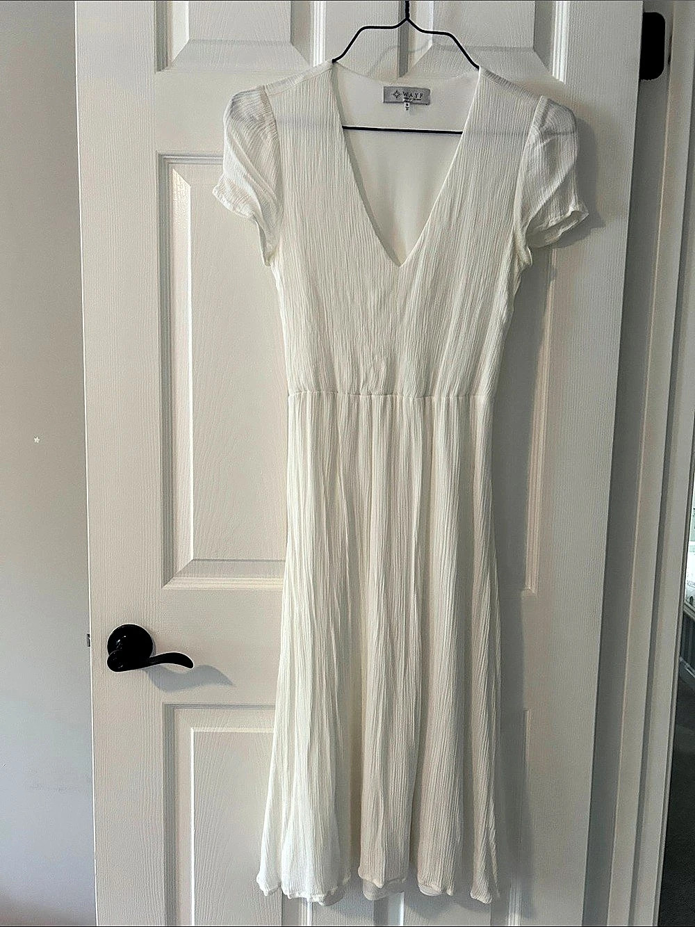 WAYF V-Neck Crinkle Midi Dress White Small